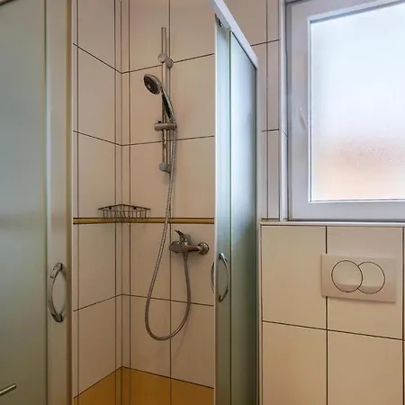 Apartamento Awesome In W/ 2 Bedrooms Medulin